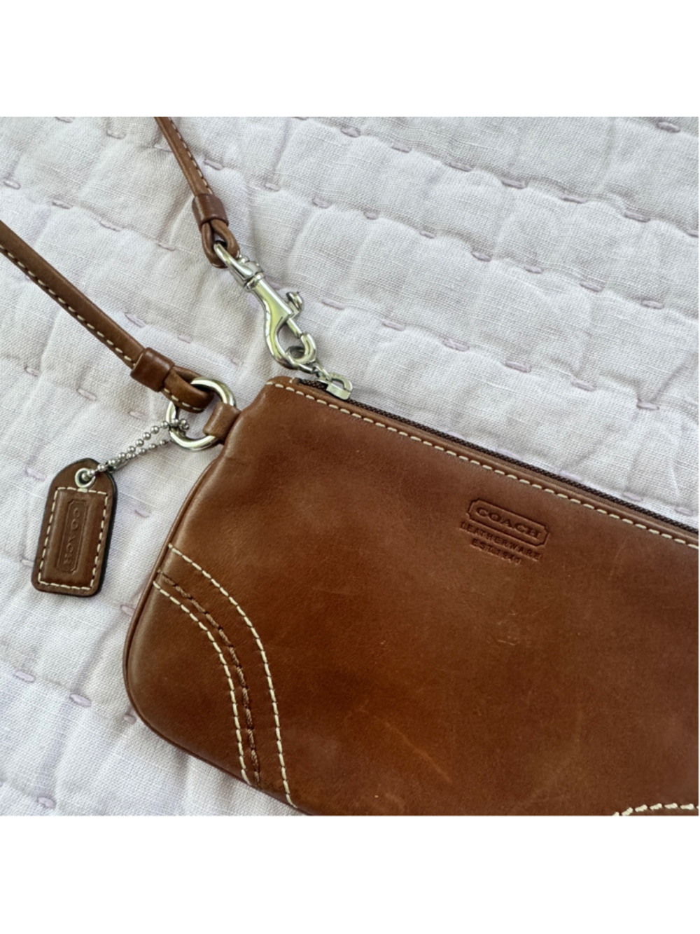 Women's Vintage Soho Coach Brown Leather Wristlet Clutch • One Size